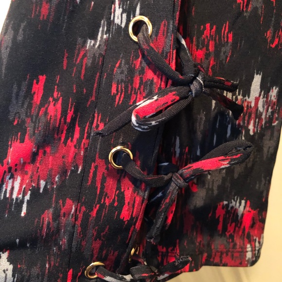 Black, red, and gray long tunic. - Picture 4 of 5